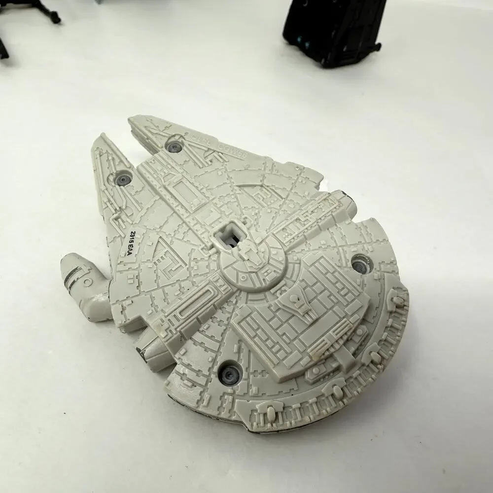 Star Wars Lot 4 Fighter Millennium Falcon Kylo Ren’s Nostalgia Action Figures
